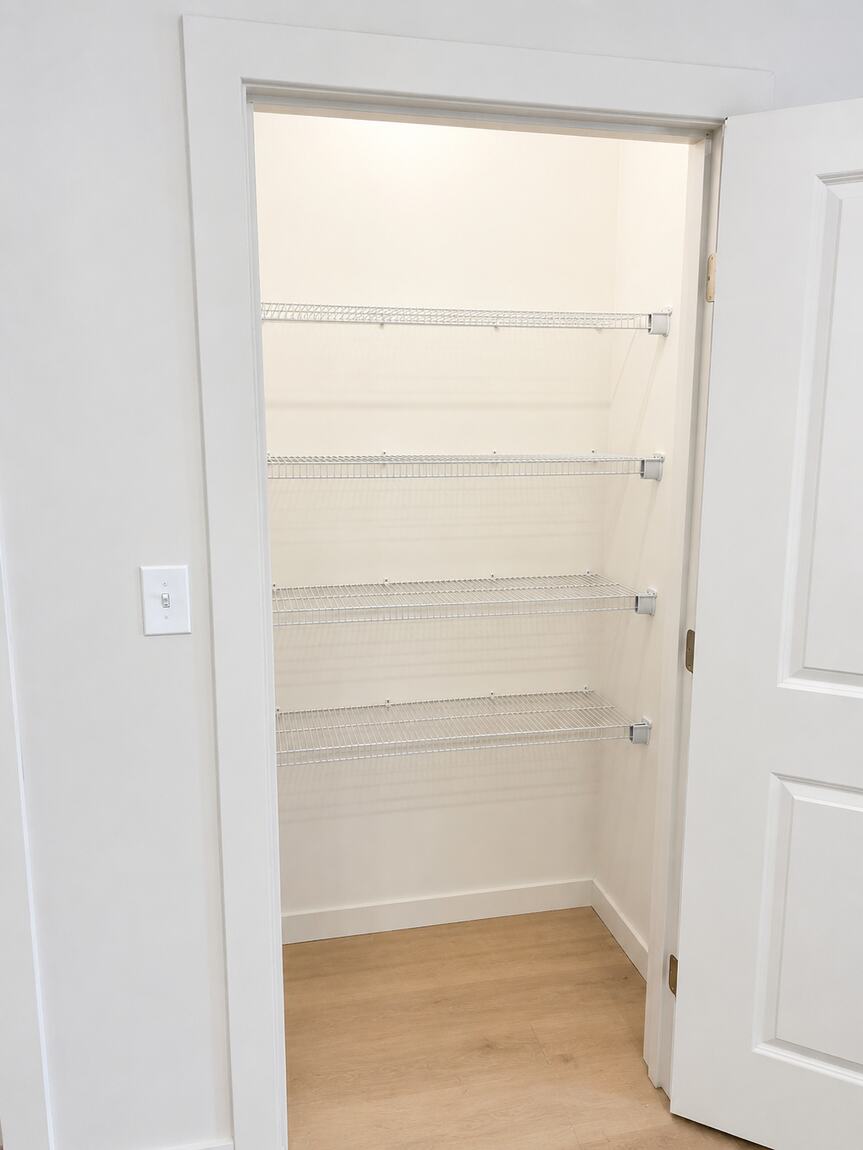 Walk-in pantry storage